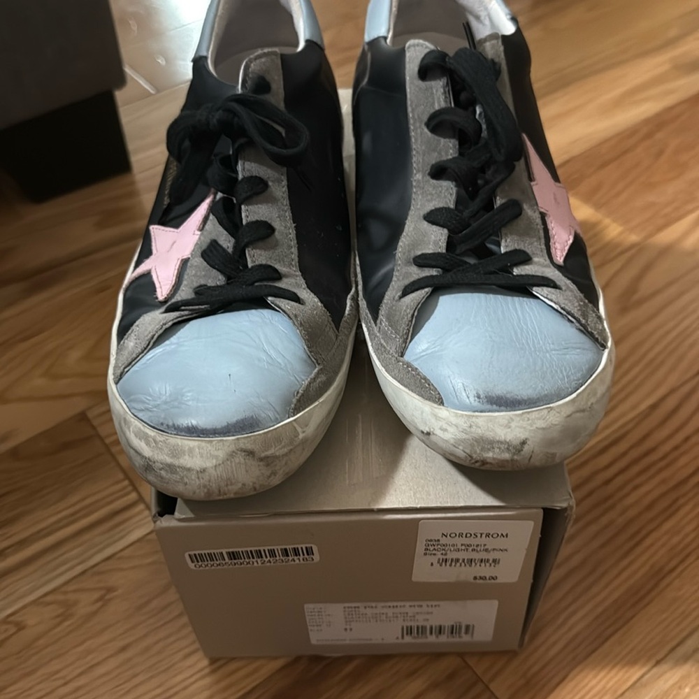 Barely worn golden goose size 42. (11).